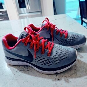 Like New , Wore Once. Size 8 Nike Women’s Gray and Hot Pink Air Zoom Pegasus 34.
